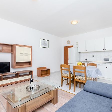 Apartments And Rooms Iva Trogir Zewnętrze zdjęcie