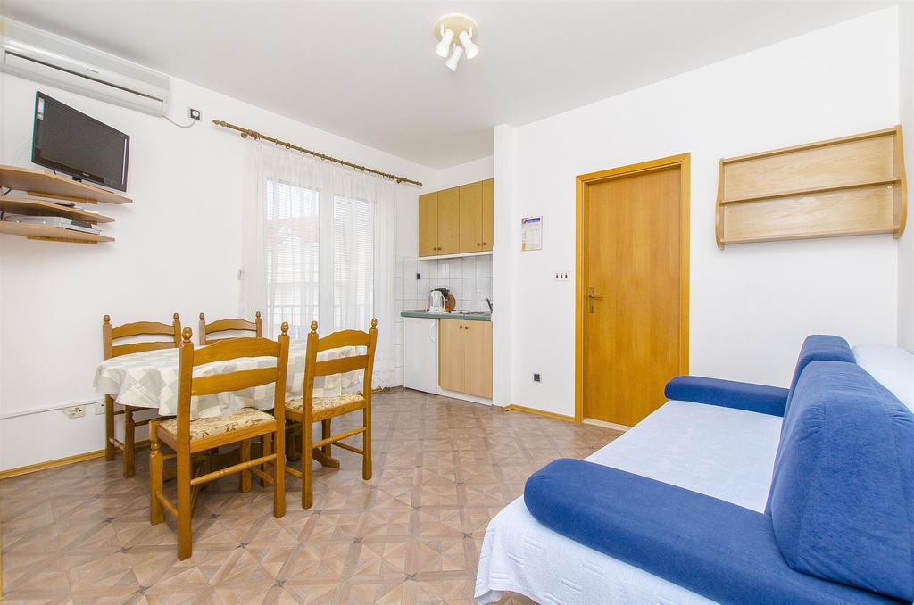 Apartments And Rooms Iva Trogir Zewnętrze zdjęcie