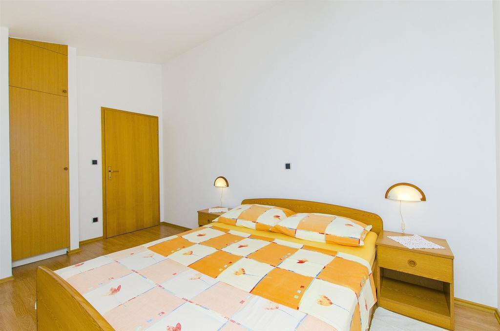 Apartments And Rooms Iva Trogir Zewnętrze zdjęcie