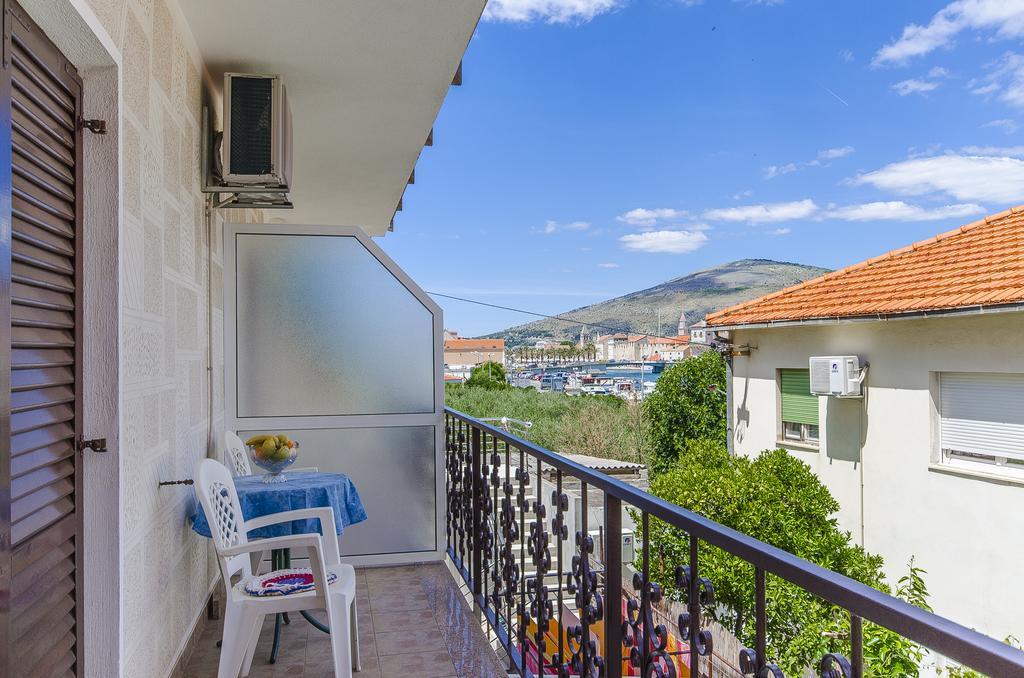 Apartments And Rooms Iva Trogir Zewnętrze zdjęcie