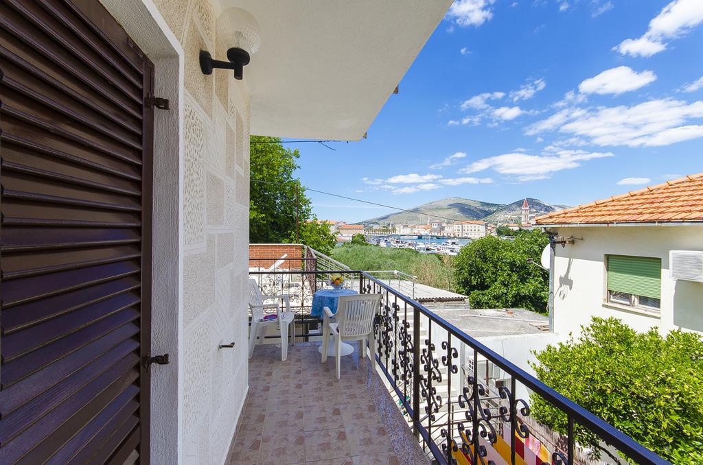 Apartments And Rooms Iva Trogir Zewnętrze zdjęcie
