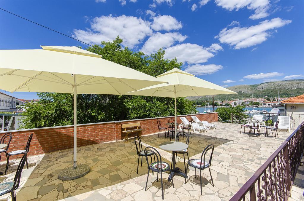 Apartments And Rooms Iva Trogir Zewnętrze zdjęcie