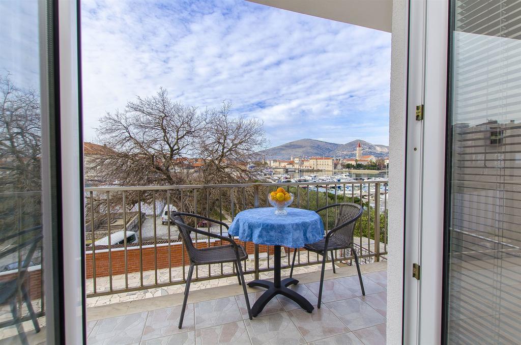 Apartments And Rooms Iva Trogir Zewnętrze zdjęcie