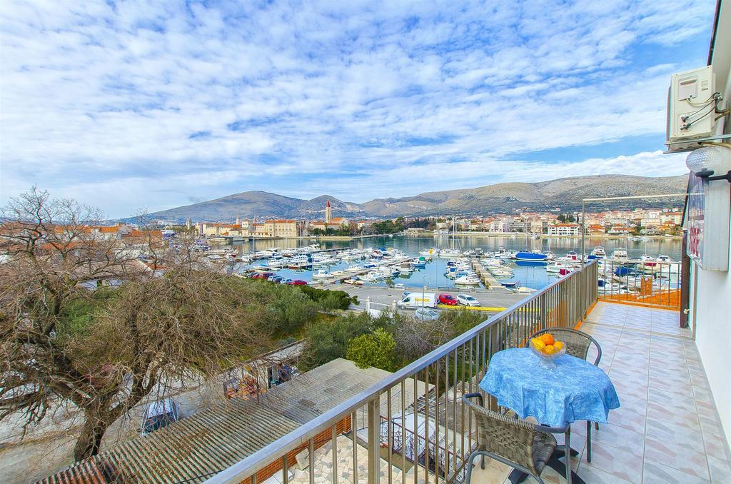Apartments And Rooms Iva Trogir Zewnętrze zdjęcie