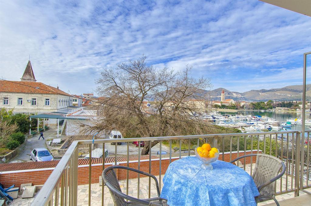 Apartments And Rooms Iva Trogir Zewnętrze zdjęcie