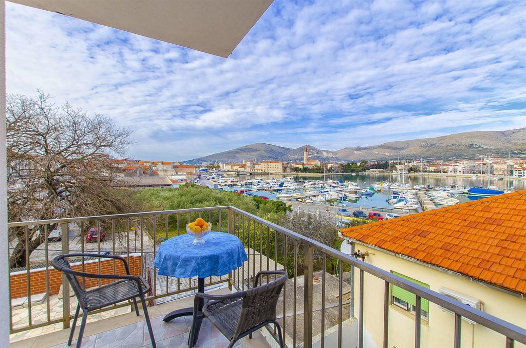 Apartments And Rooms Iva Trogir Zewnętrze zdjęcie