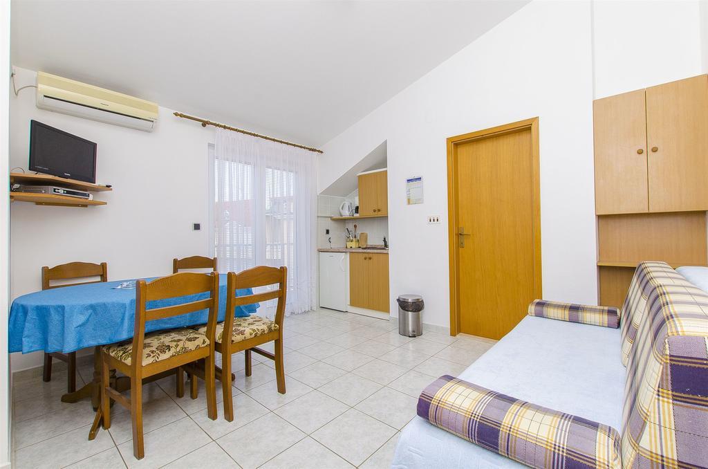 Apartments And Rooms Iva Trogir Zewnętrze zdjęcie