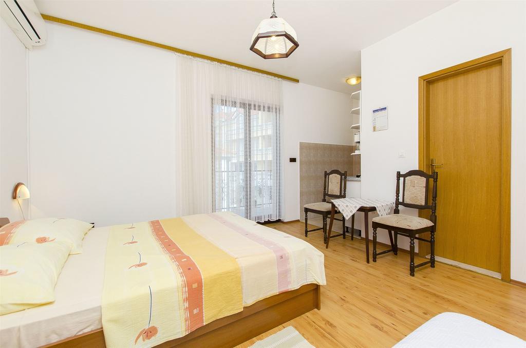 Apartments And Rooms Iva Trogir Zewnętrze zdjęcie