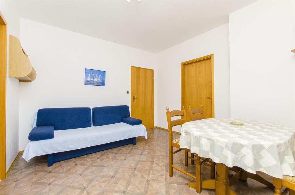 Apartments And Rooms Iva Trogir Zewnętrze zdjęcie