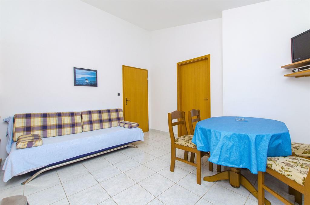 Apartments And Rooms Iva Trogir Zewnętrze zdjęcie