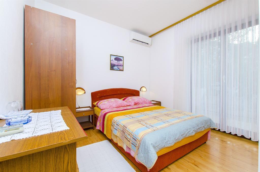 Apartments And Rooms Iva Trogir Zewnętrze zdjęcie