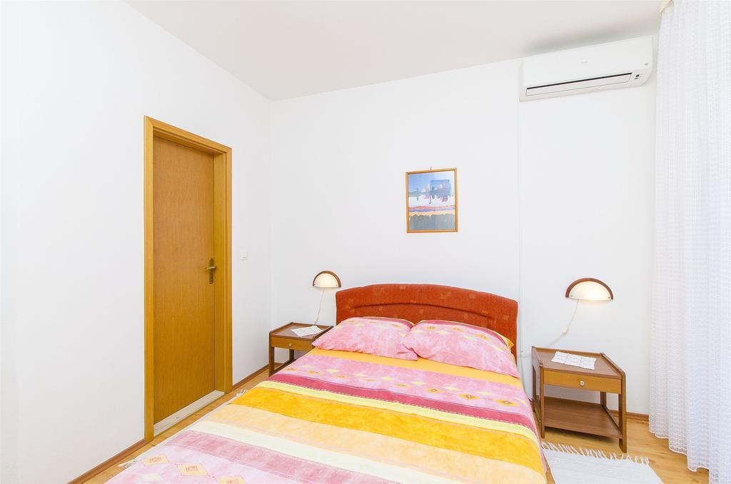 Apartments And Rooms Iva Trogir Zewnętrze zdjęcie