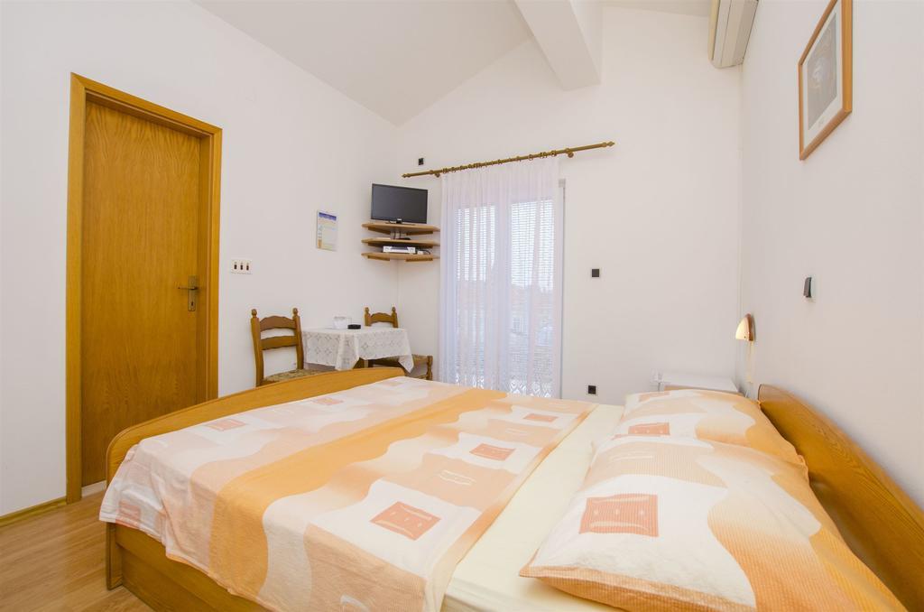 Apartments And Rooms Iva Trogir Zewnętrze zdjęcie