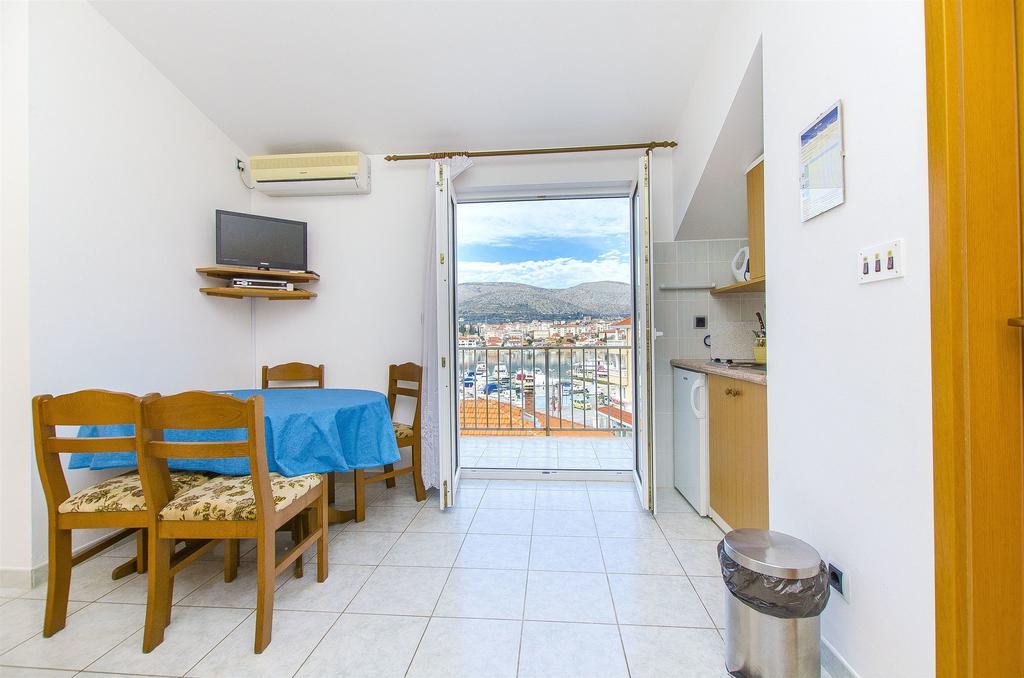 Apartments And Rooms Iva Trogir Zewnętrze zdjęcie