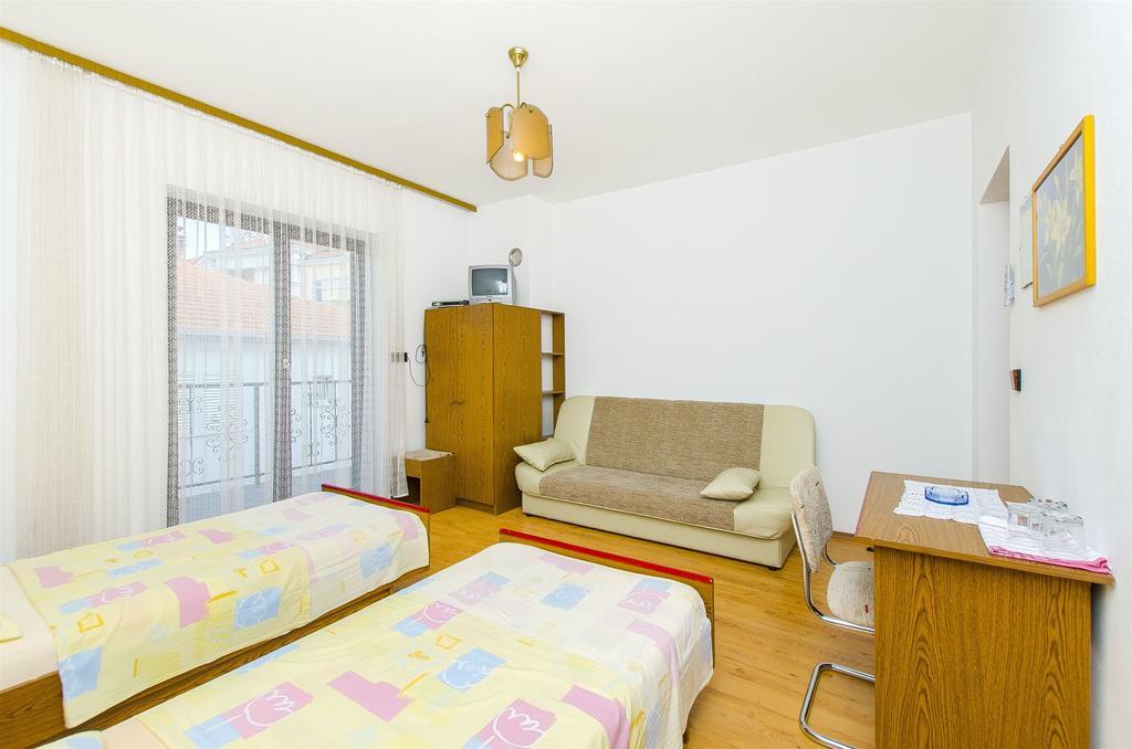 Apartments And Rooms Iva Trogir Zewnętrze zdjęcie