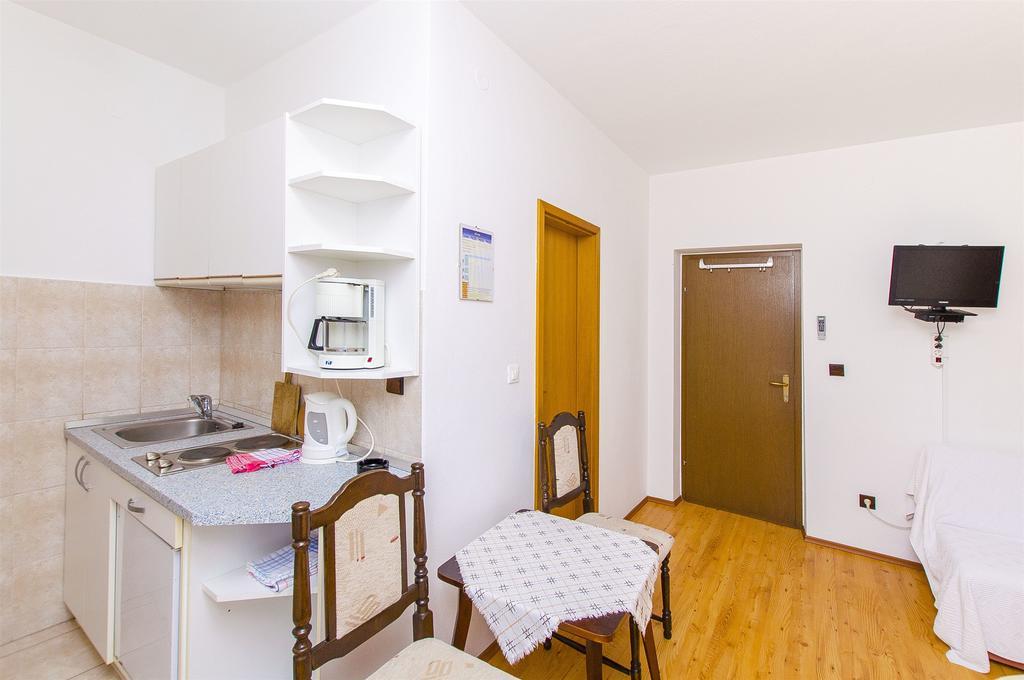 Apartments And Rooms Iva Trogir Zewnętrze zdjęcie