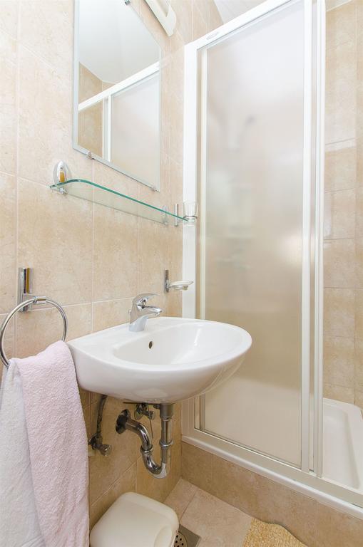 Apartments And Rooms Iva Trogir Zewnętrze zdjęcie