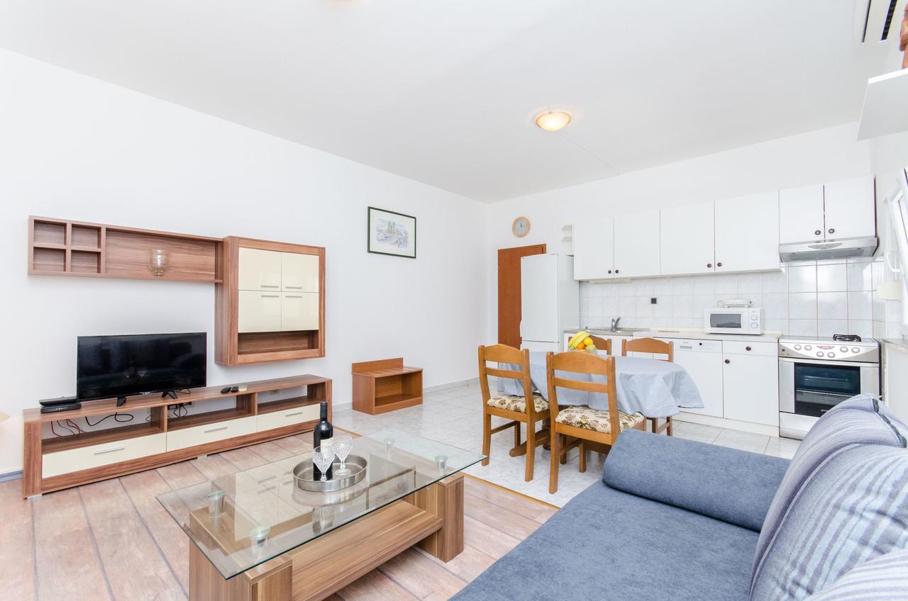 Apartments And Rooms Iva Trogir Zewnętrze zdjęcie