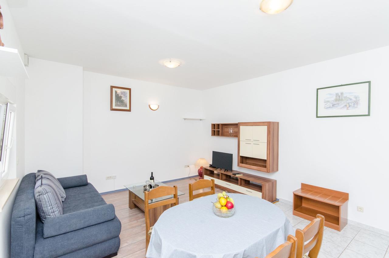 Apartments And Rooms Iva Trogir Zewnętrze zdjęcie