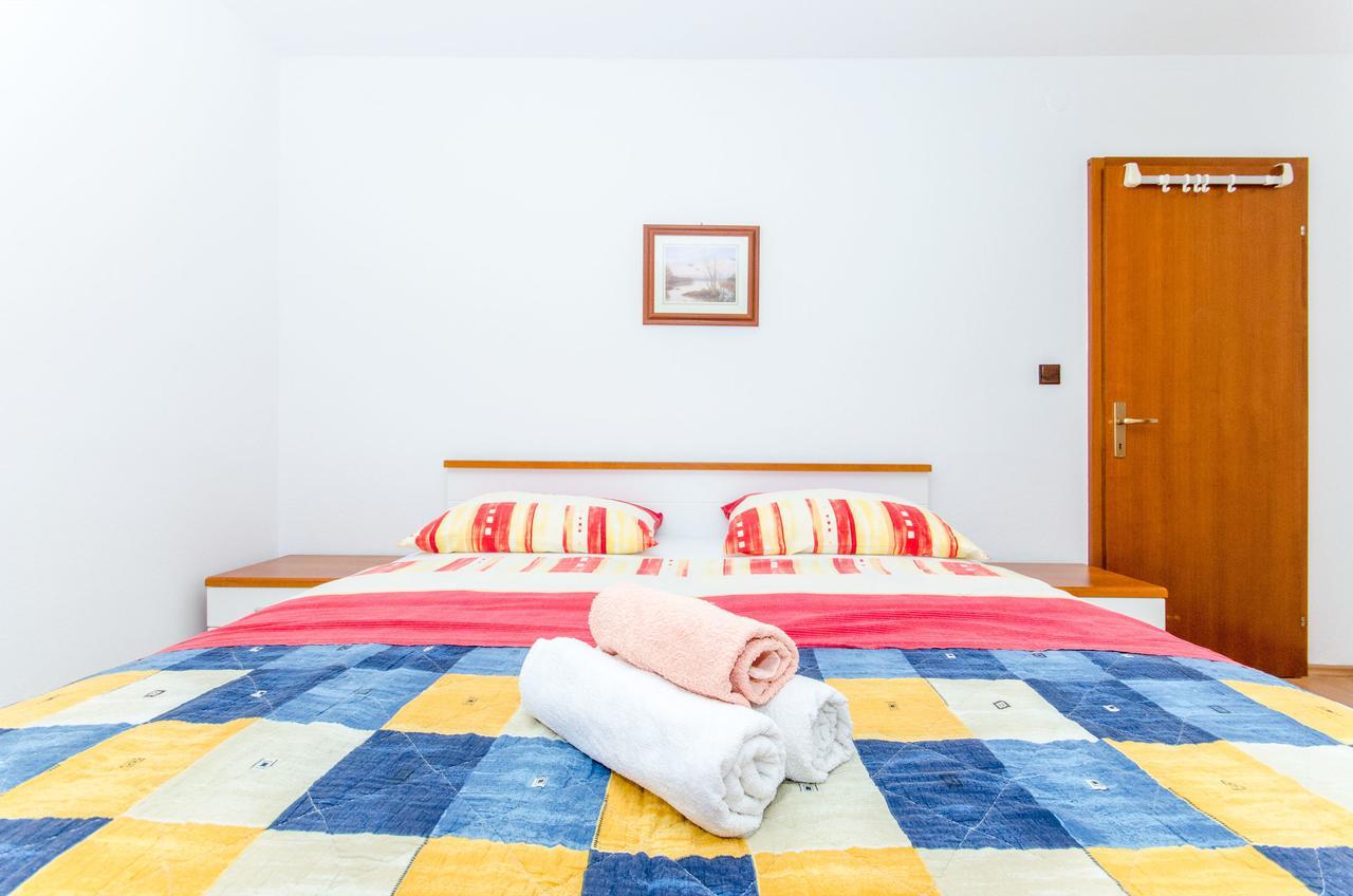 Apartments And Rooms Iva Trogir Zewnętrze zdjęcie