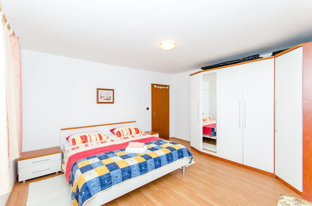 Apartments And Rooms Iva Trogir Zewnętrze zdjęcie
