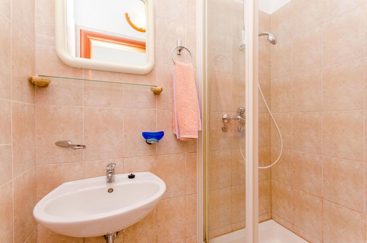 Apartments And Rooms Iva Trogir Zewnętrze zdjęcie